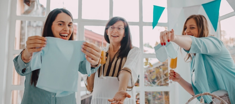 Mujeres celebrando un Baby Shower
